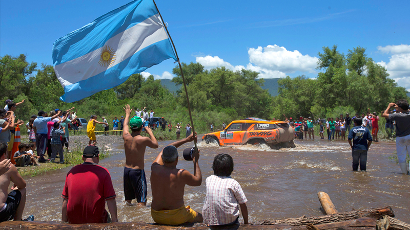 Illustration for article titled Robby Gordon Wins Final Stage Of 2015 Dakar Rally To Get 19th Overall